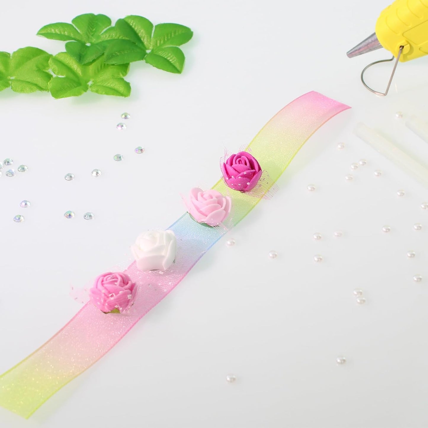 500 Pcs 0.6 Inch Mini Artificial Flowers Head Bulk 5 in 1 Set Faux Foam Fake Small Rose Tiny Baby Flores Bouquet Wreath Gift Hair Clip Home Decoration DIY Craft (White)