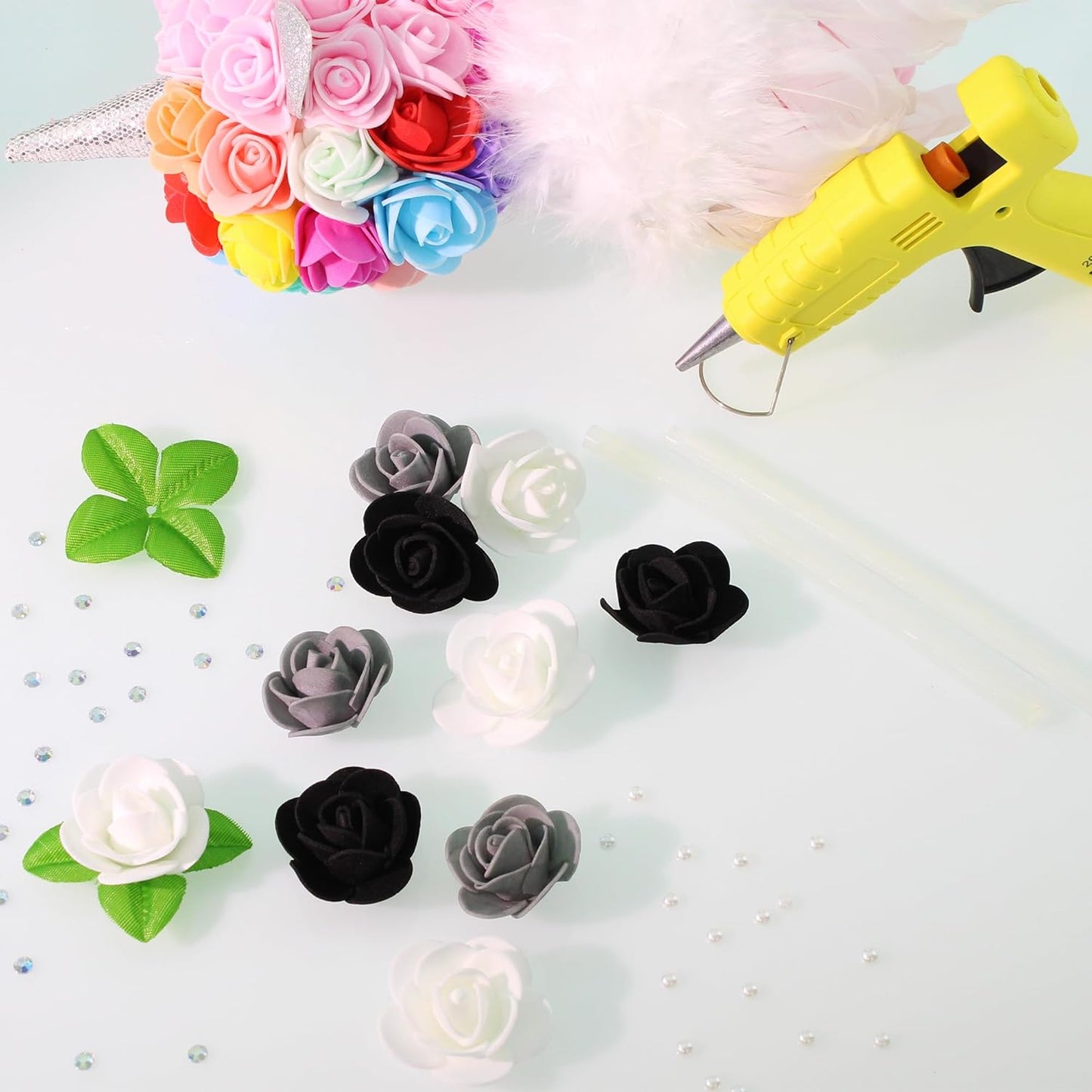 500 Pcs 1.4 Inch Mini Artificial Flowers Head Bulk 5 in 1 Set Faux Foam Fake Small Rose Tiny Baby Flores Bouquet Cake Gift Home Decoration DIY Craft (Black, Gray, White Mixed)