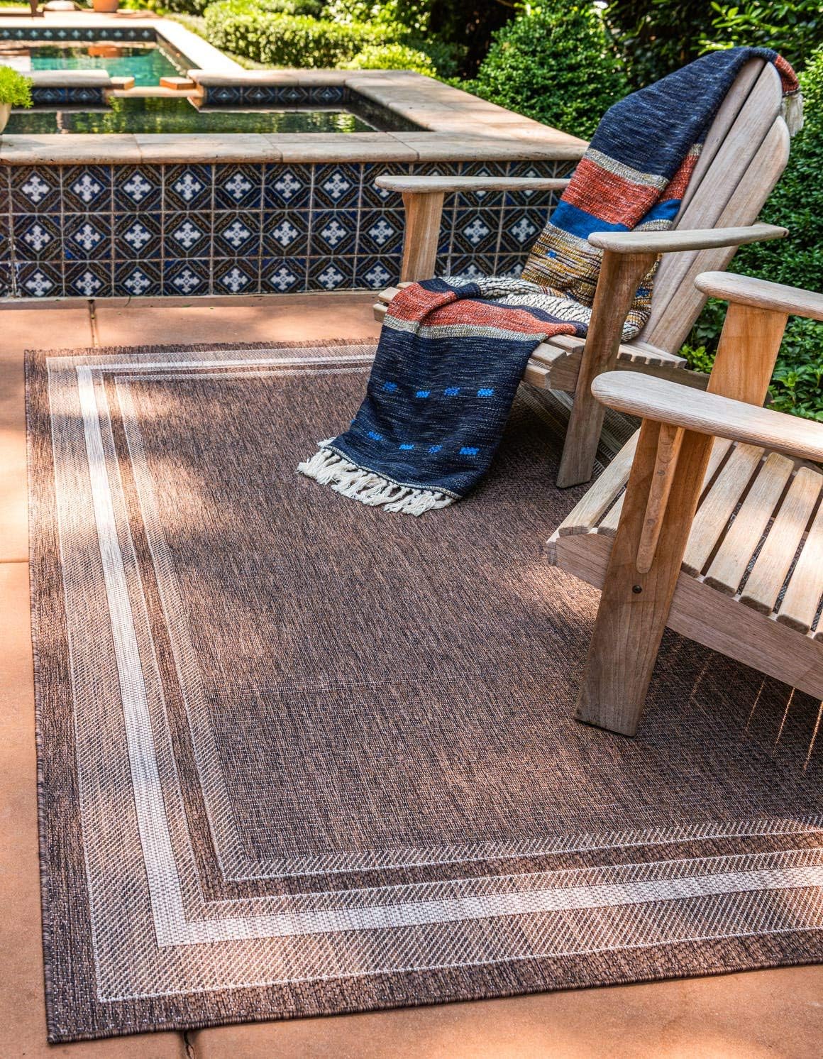 Unique Loom Outdoor Border Collection Area Rug - Soft Border (4' 1" x 6' 1" Rectangle, Brown/ Ivory)