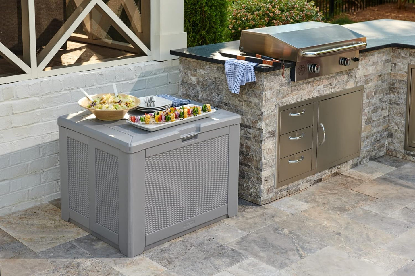 Rubbermaid Medium Resin Outdoor Storage Deck Box (74 Gal) Weather Resistant Gray Deck Organization for Home/Backyard/Pool Chemicals/Toys/Garden Tools/Porch/Patio Cushions