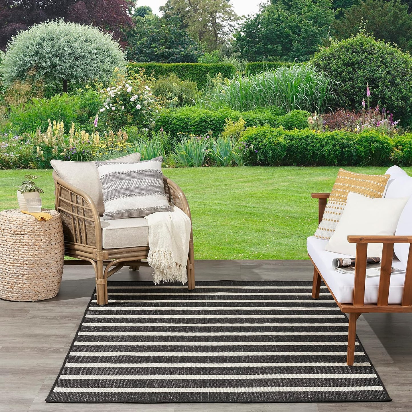 Nourison Home Positano Indoor/Outdoor Black Ivory 6' x 9' Area Rug, Easy Clean, Non Shedding, Bed Room, Living Room, Dining Room, Deck, Backyard, Patio (6x9)